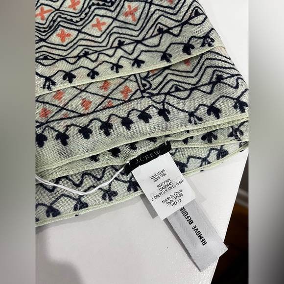 🆕J. Crew Geometric Print Scarf in Mint, Peach, and Navy - Picture 4 of 5